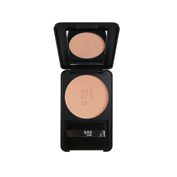 Make Up Factory Mineral Compact Powder Foundation Model No. Ivory 01
