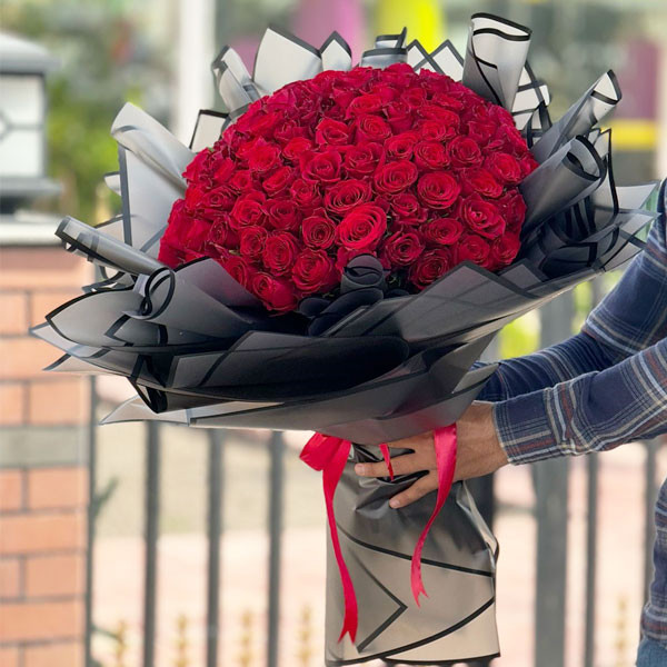 XL Luxurious Black & White Transparent Elastic Bouquet of Magnificent Ecuador Red Roses